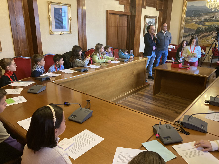 Recepción en el Salón de Plenos del Consejo Local de los Niñ@s