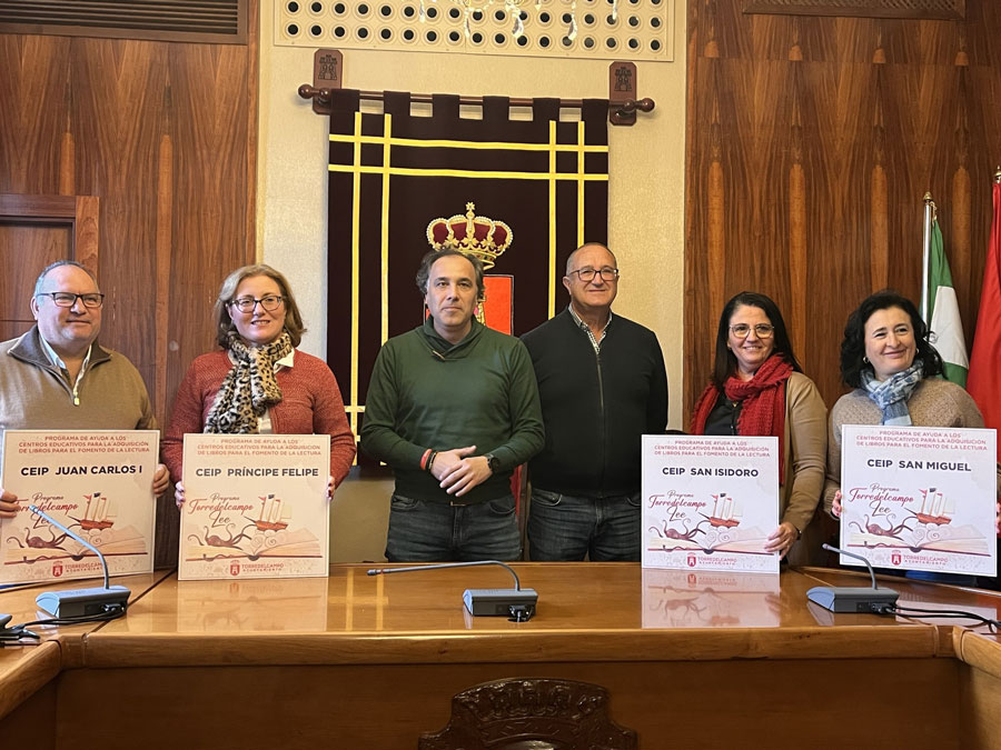 El Ayuntamiento destina ayudas a los CEIP para la compra de material bibliográfico