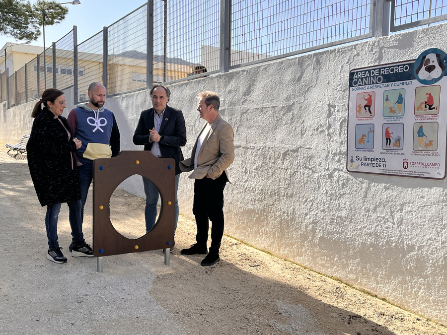 Torredelcampo inaugura su primer parque canino