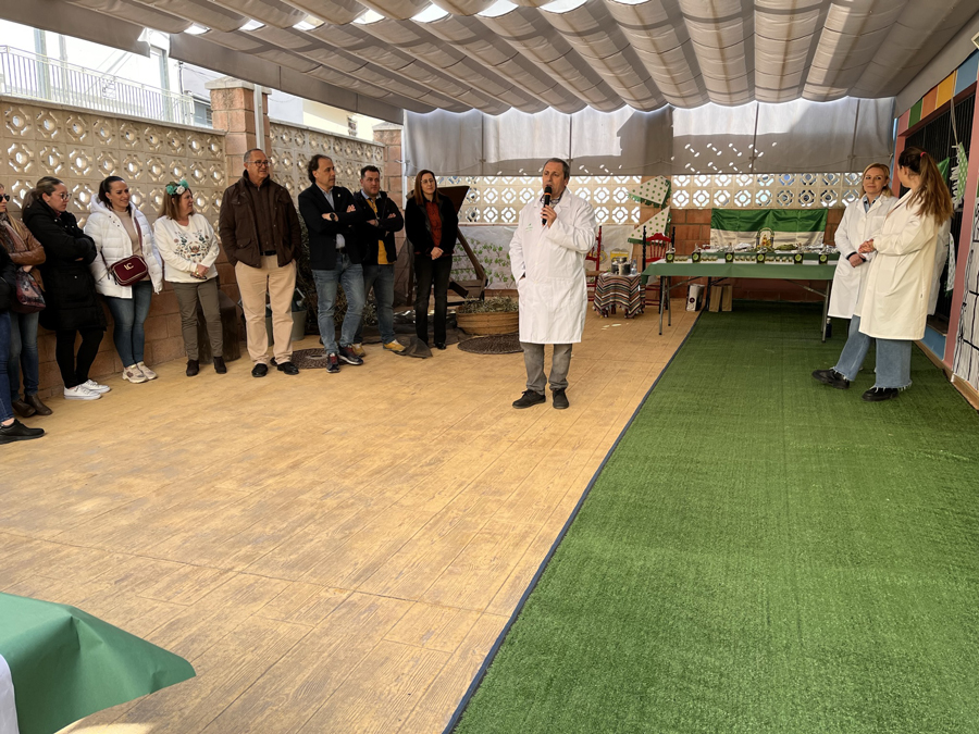 La escuela infantil “La Bañizuela” organiza una cata de aceite con motivo del Día de Andalucía
