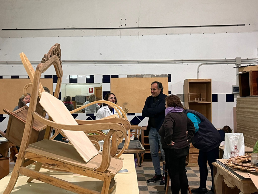 Éxito de participación en el Taller de restauración artesanal de muebles