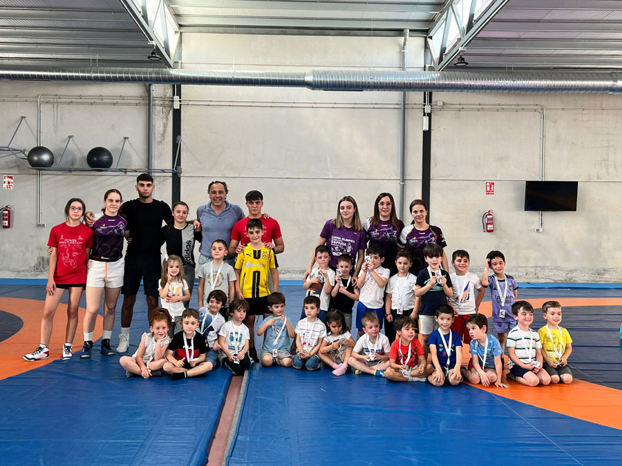 Jornada de convivencia en la Escuela Municipal de Lucha Olímpica