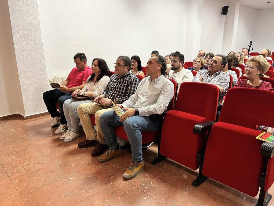 "Crónicas de Torredelcampo", la historia del pueblo en clave de humor