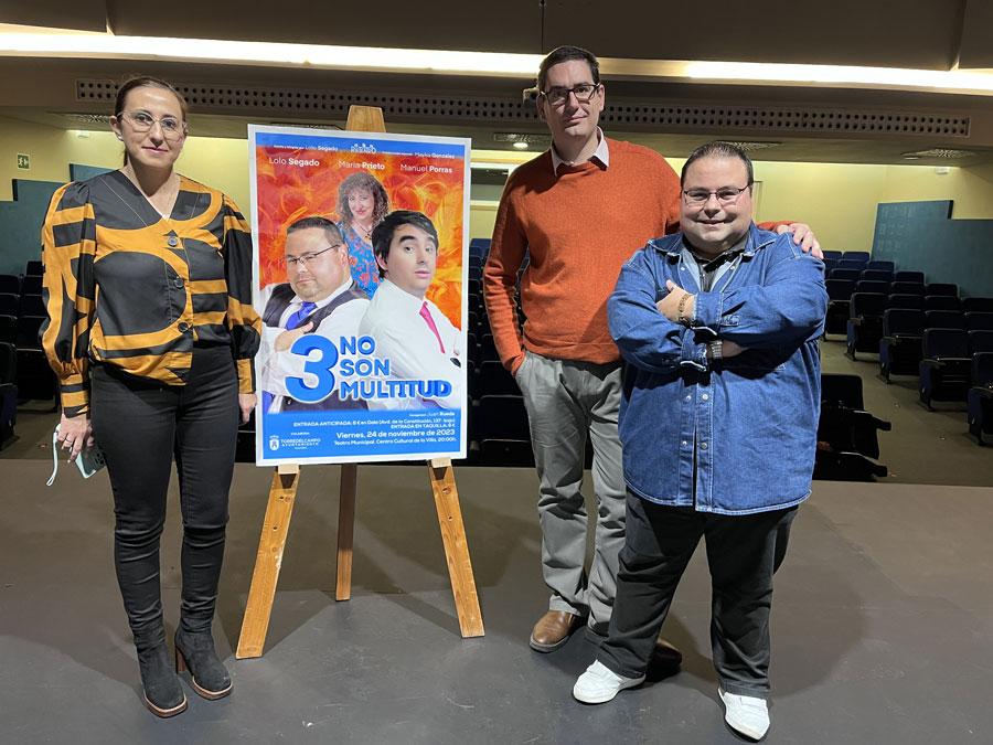 Estreno de la obra "Tres no son multitud", humor reivindicativo