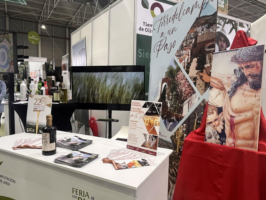 Tradiciones y AOVEs pilares de la promoción de Torredelcampo en la Feria de los Pueblos