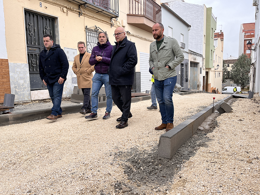 El subdelegado destaca la inversión de casi 483.000 euros para la mejora de infraestructuras municipales y vías urbanas de Torredelcampo
