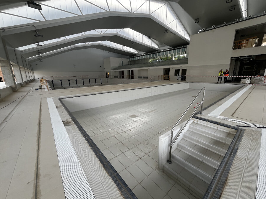 José Luis Agea: “La piscina cubierta de Torredelcampo es la infraestructura más importante que se está ejecutando en la provincia”