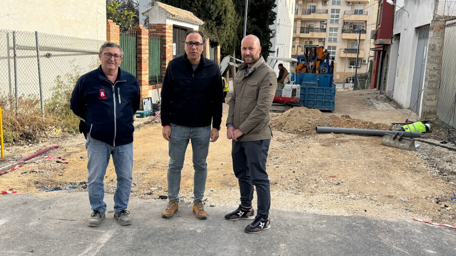 El Ayuntamiento acomete la mejora integral del tramo deteriorado de la calle Almería