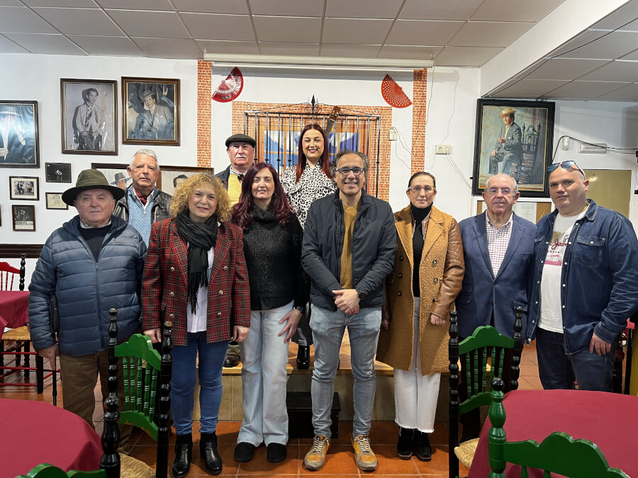 El Alcalde se reúne con la nueva Junta Directiva de la Peña Flamenca Juanito Valderrama
