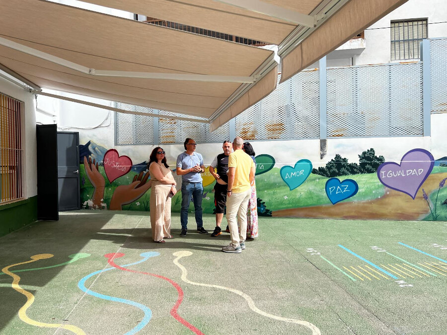El Ayuntamiento de Torredelcampo amplía las zonas de sombra en los patios escolares con una inversión 100 % municipal