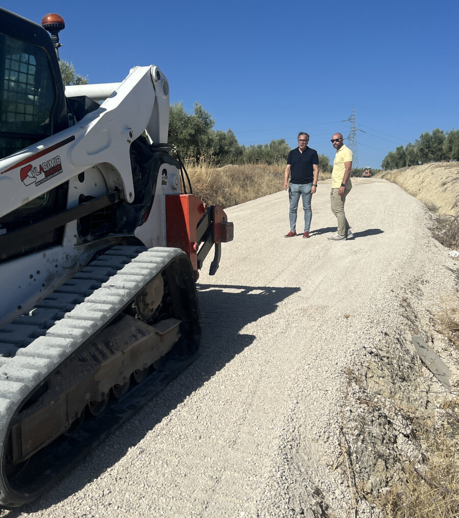 El Ayuntamiento de Torredelcampo mantiene un año más el compromiso con el mantenimiento de los caminos rurales