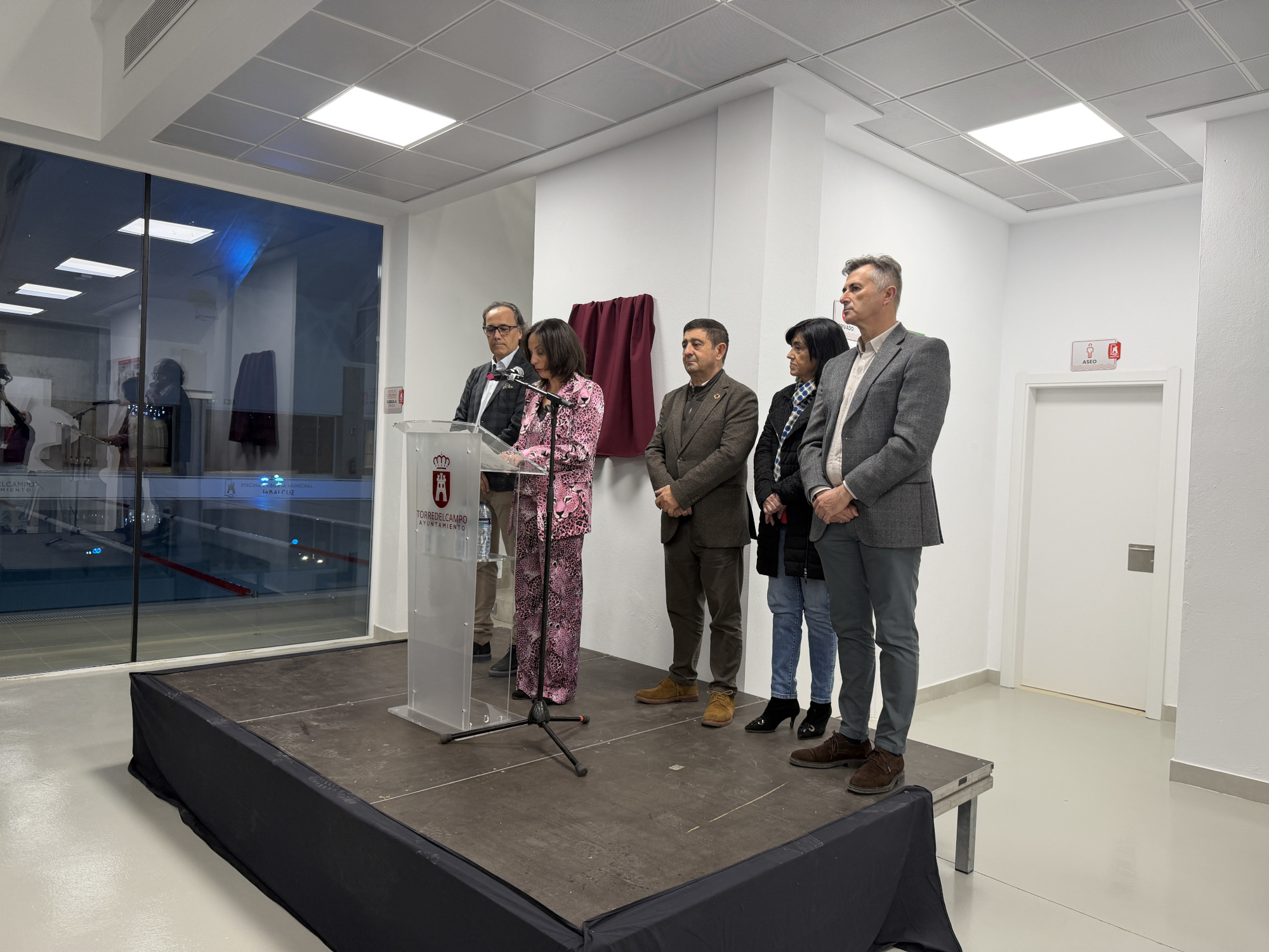 Intervención institucional en la nueva piscina