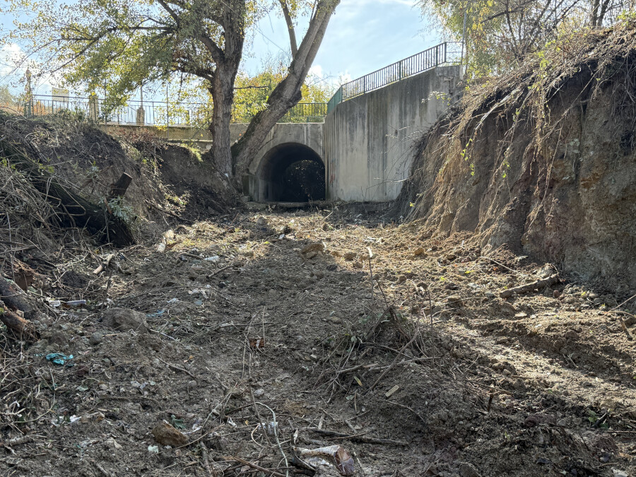 El Ayuntamiento refuerza la seguridad urbana con la limpieza de más de 1,4 km de cauces