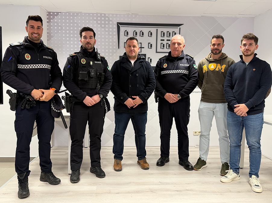 El Gobierno distingue a cuatro policías locales de Torredelcampo por su labor tras la DANA en Valencia