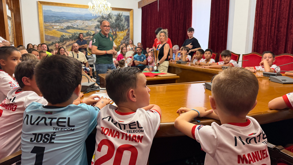 Recepción al equipo Benjamín y Prebenjamín del Club Deportivo Hispania al final de su temporada