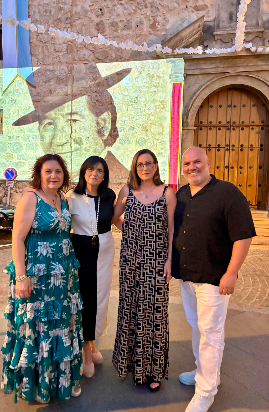 Torredelcampo celebra tres décadas de pasión flamenca con un Festival Juanito Valderrama que llena la Plaza del Pueblo