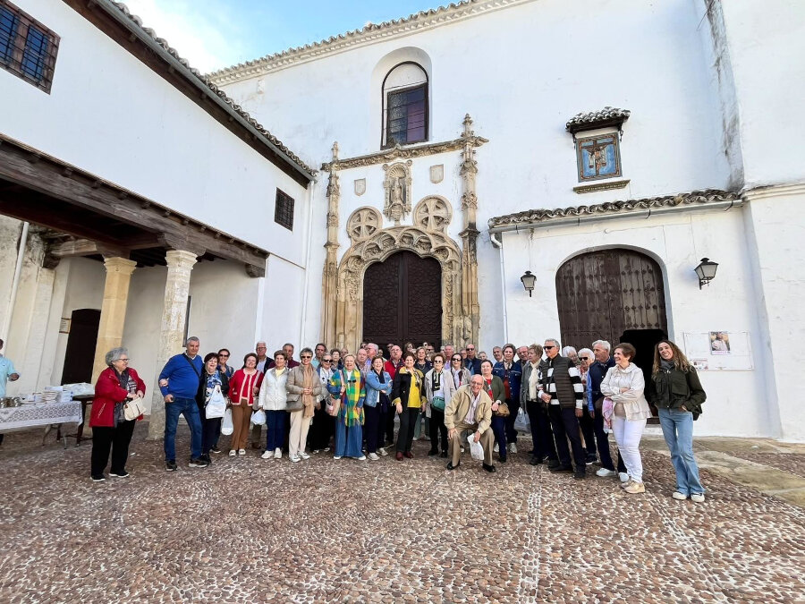 Cerca de 360 mayores de Torredelcampo descubren el patrimonio de Montilla en el marco del Otoño Sociocultural