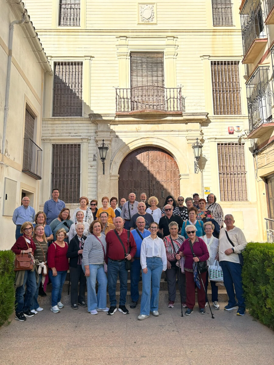 Cerca de 360 mayores de Torredelcampo descubren el patrimonio de Montilla en el marco del Otoño Sociocultural