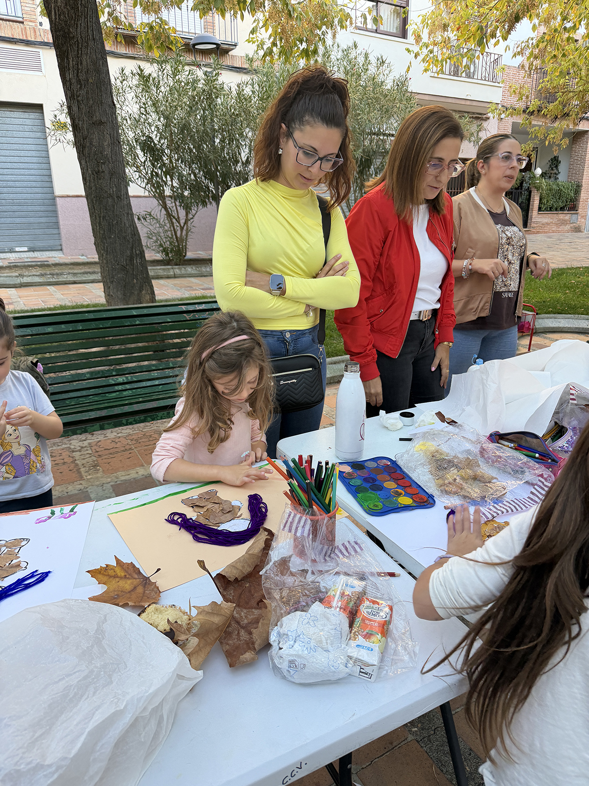 Los retratos de otoño llenan el Llanete de creatividad y convivencia familiar